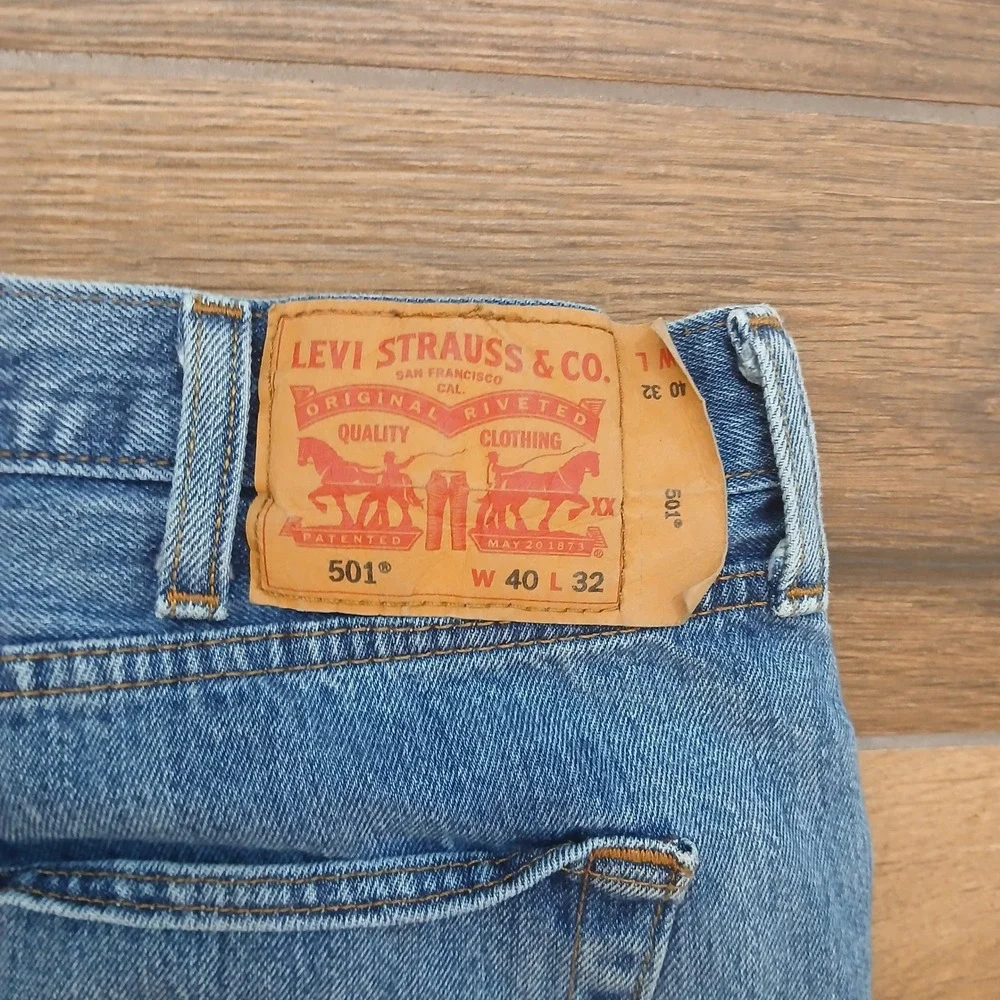 Levi's 501 Jeans Mens 40x32 (FITS 38x30) Blue Denim Button Fly Straight Leg
